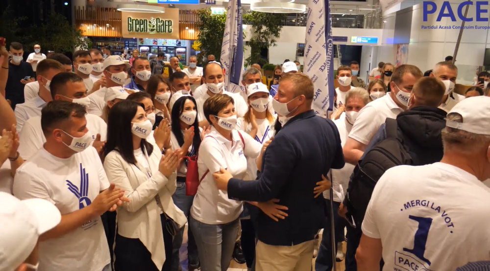 Video // Imagini de la revenirea lui Cavcaliuc acasă după ce a fost reținut 16 ore la Moscova